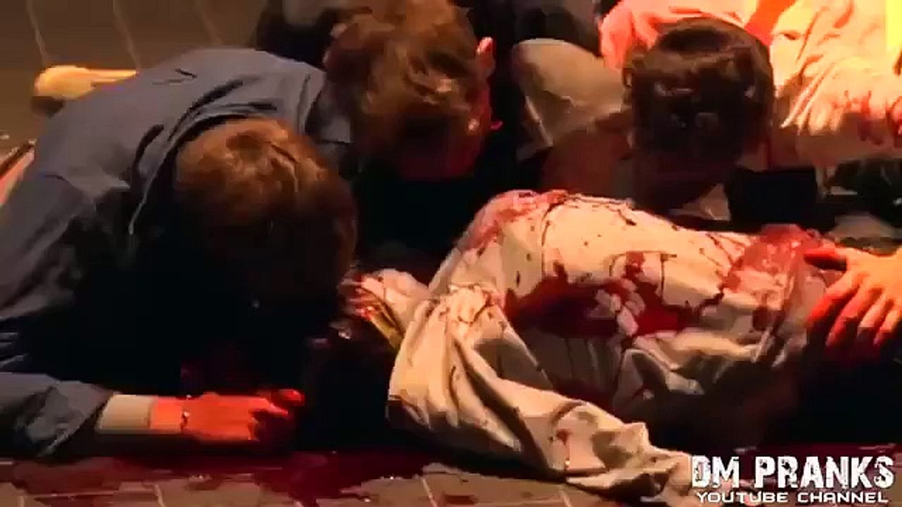 Etrafa Korku Salan Aşırı Gerçekçi Zombi Şakası