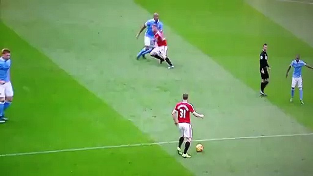 Wayne Rooney Head Injury vs Man City - HORROR BLEEDING INJURY