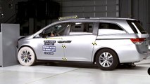 IIHS - 2014 Honda Odyssey - small overlap crash test / GOOD EVALUATION /