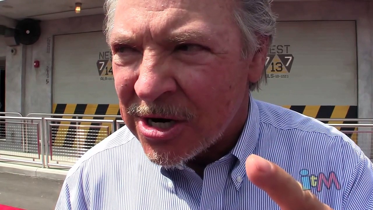 Voices of Optimus Prime, Megatron perform at Transformers: The Ride 3D grand opening in Or