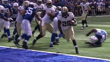 Saints Khiry Robinson rushes for a 1-yard touchdown