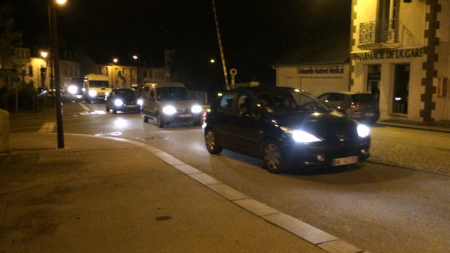 Les manifestants quittent Pont-de-Buis en convoi