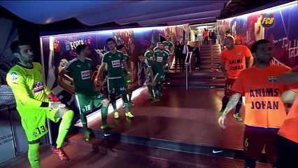 FC Barcelona players wear a T-shirt in support of Johan Cruyff