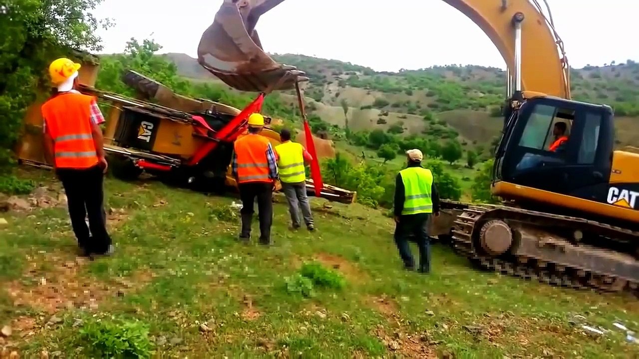 construction machinery accidents, heavy equipment accidents compilation,
