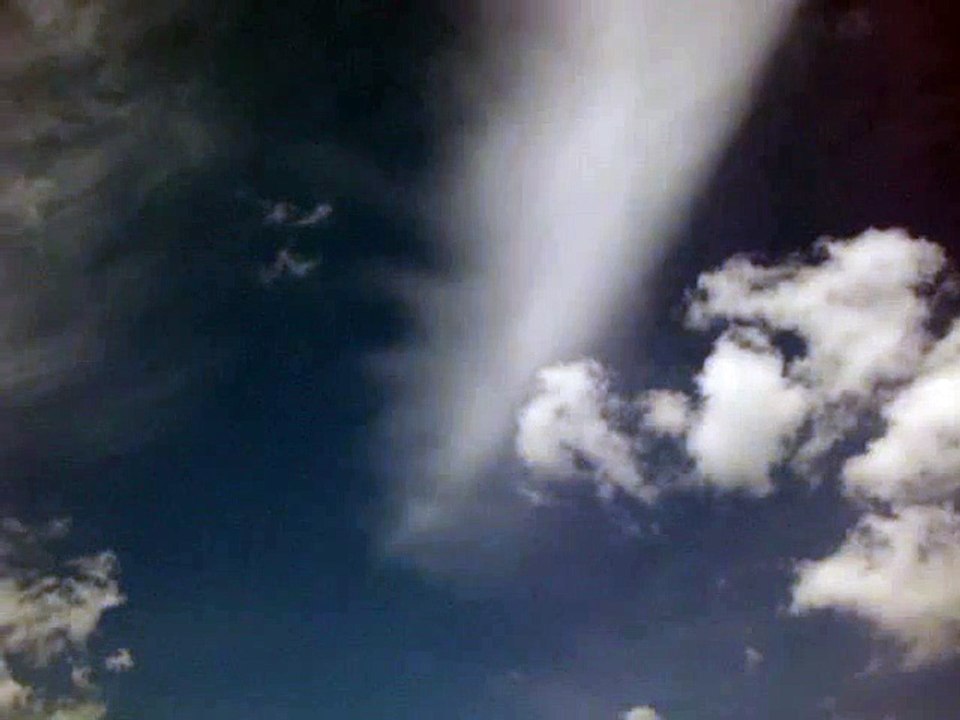 Strange Shape Shifting Clouds Hologram!?! HAARP over Los Angeles