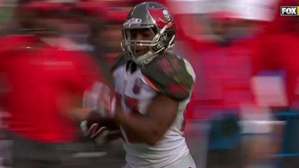 Buccaneers Doug Martin rushes for a 49-yard gain