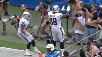 Raiders Derek Carr finds Clive Walford for 23-yard TD