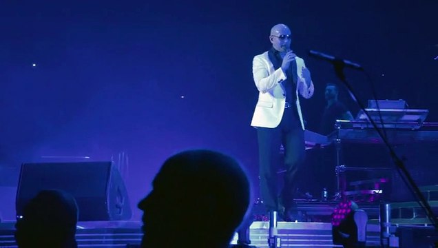 Enrique Iglesias and Pitbull-Dallas Cowboys Halftime Thanksgiving Performance 2011