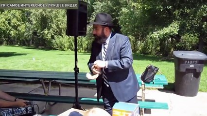 Собака обломала выступление ))