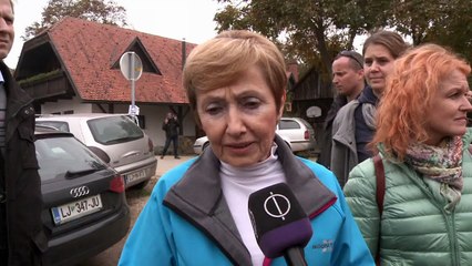 Slovenian health minister visits overcrowded migrant centre