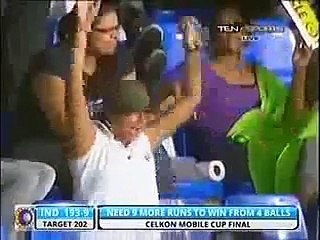 Dhoni Hits  15 Runs of the  Last Over  #Finals  #TriNationSerie