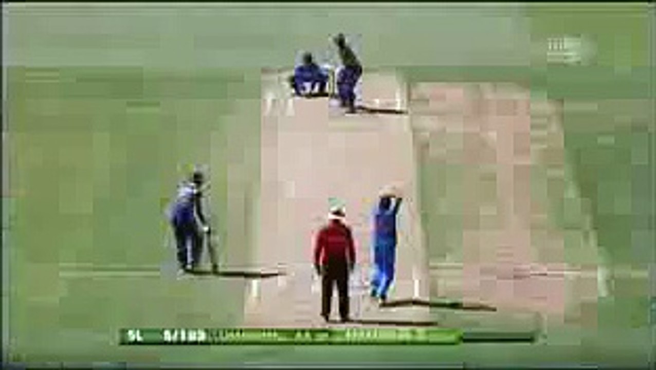 Dhoni's stylish stumping