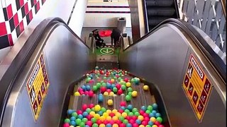 Funny - balls bouncing - waterfall effect  on the stairs