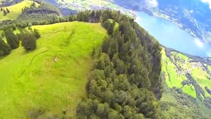 İsviçre Dağlarından Wingsuit Yaprak Geçti