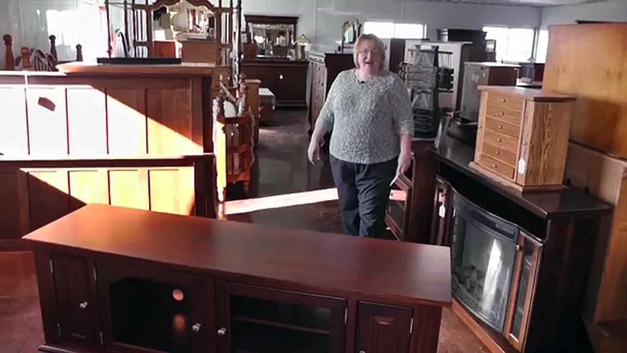 Amish Furniture Factory - Larson TV Stand