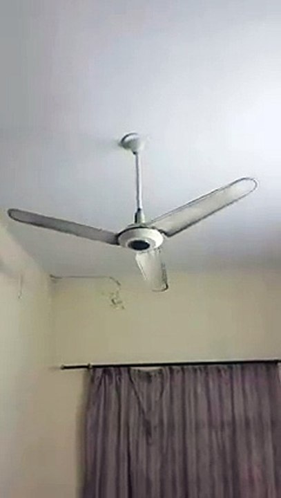 زلزلے کی پہلی ویڈیو منظر عام پر آگئی ل ائٹ ٹوٹ کر گرنے لگی تھی بلڈنگیں ہلنے لگی دیکھیں کیا حال ہوا لوگوں کا