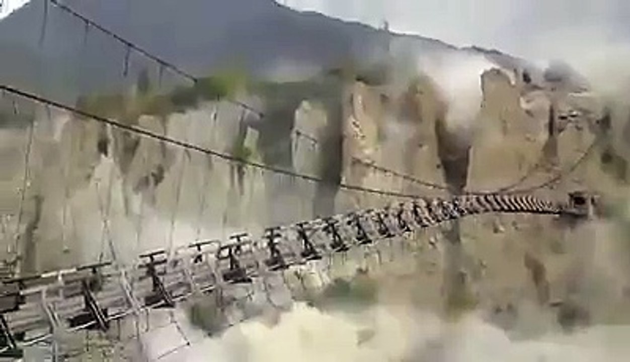 Earthquake, Landsliding in Gilgit Pakistan 26th Oct