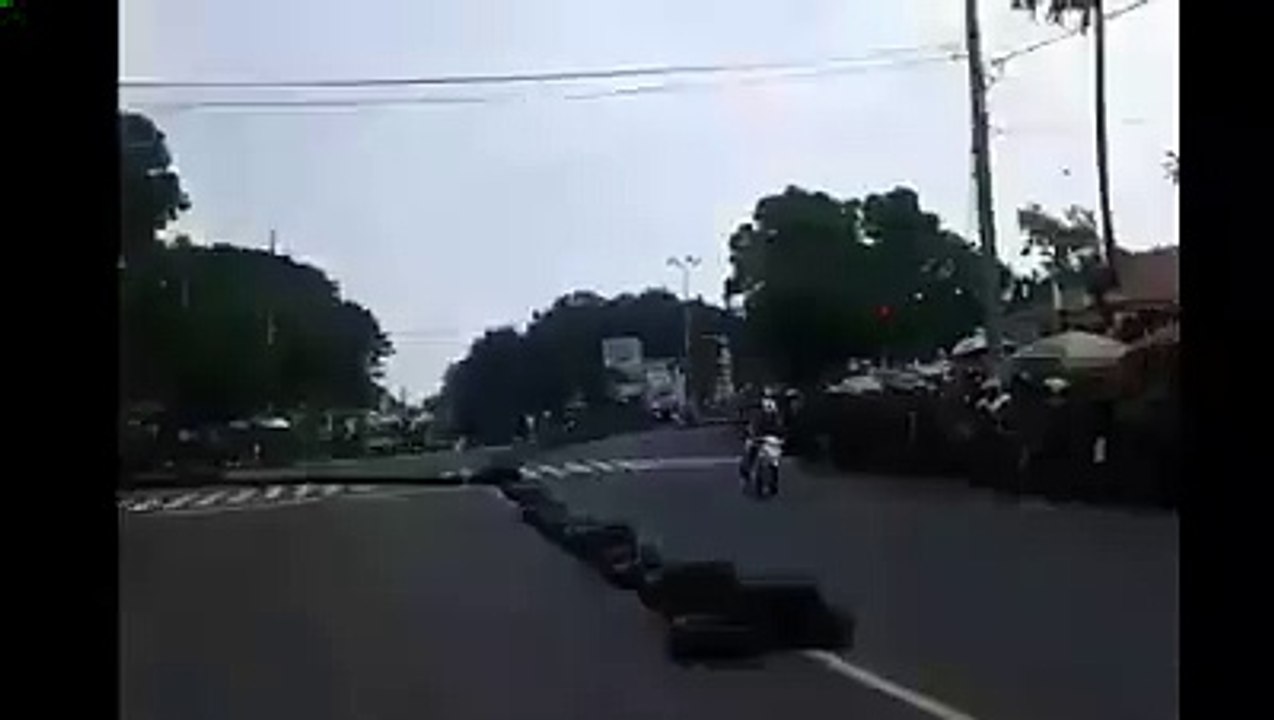 parody insiden ROSSI vs MARQUEZ