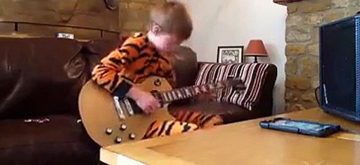 Un guitariste en herbe