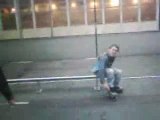 Skater Boy de Montreuil se casse la gueu