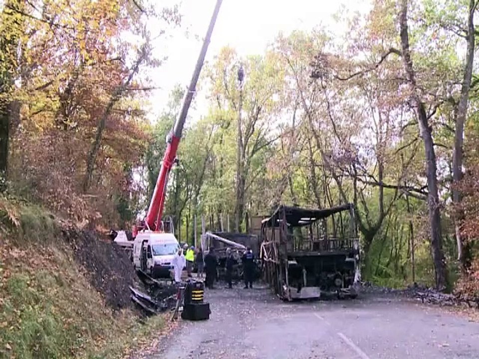 Accident de car à Puisseguin: fin de l'enlèvement des épaves des véhicules