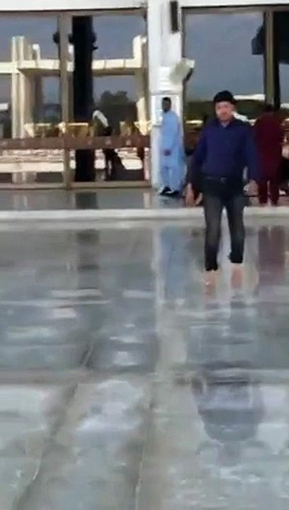 Faisal Mosque Video During Earthquake