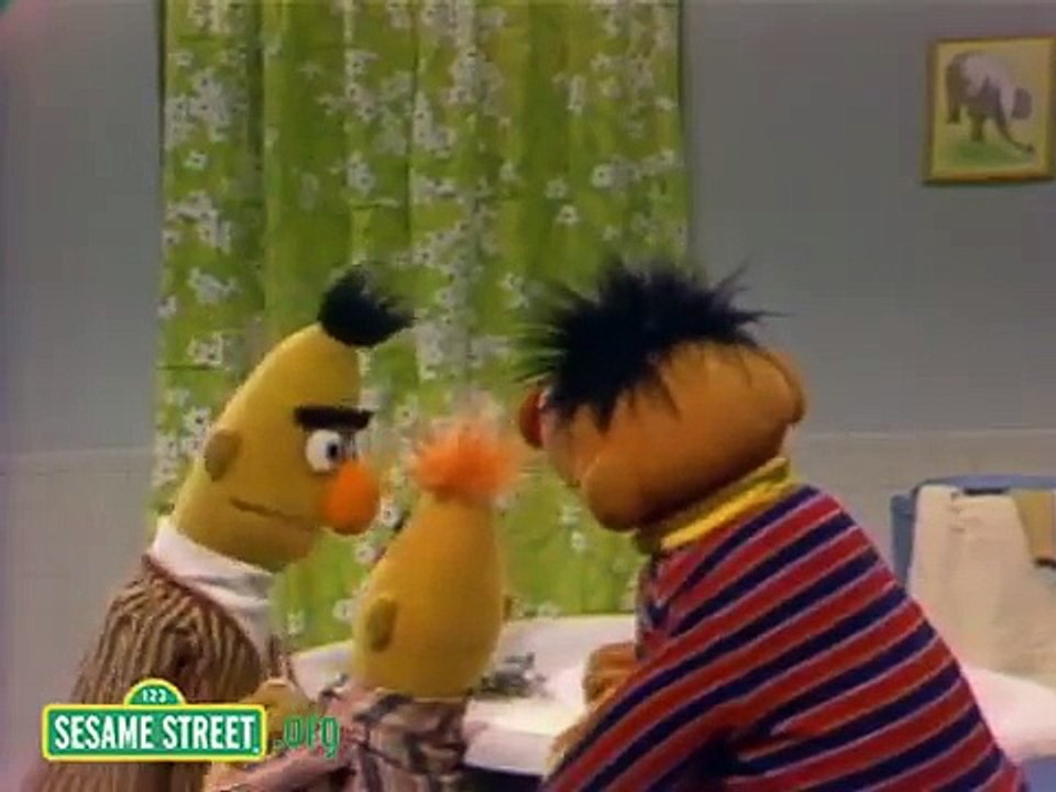 Sesame Street: Bert And Ernie Water Sports
