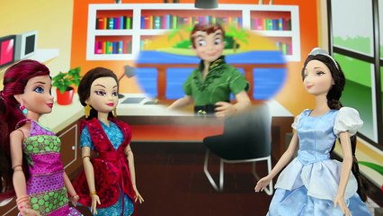 Frozen Elsa saves Zombie Mal after Mal Bites Disney Zombie Princesses. DisneyToysFan