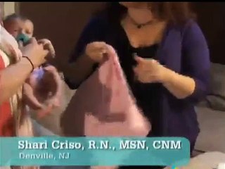 赤ちゃんをおくるみする方法