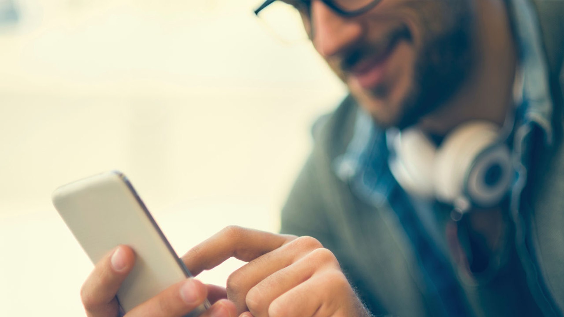 ⁣Is Being Too Connected Ruining Your Productivity?