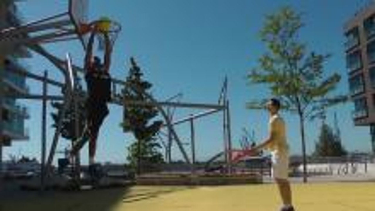 Tennis meets Basketball