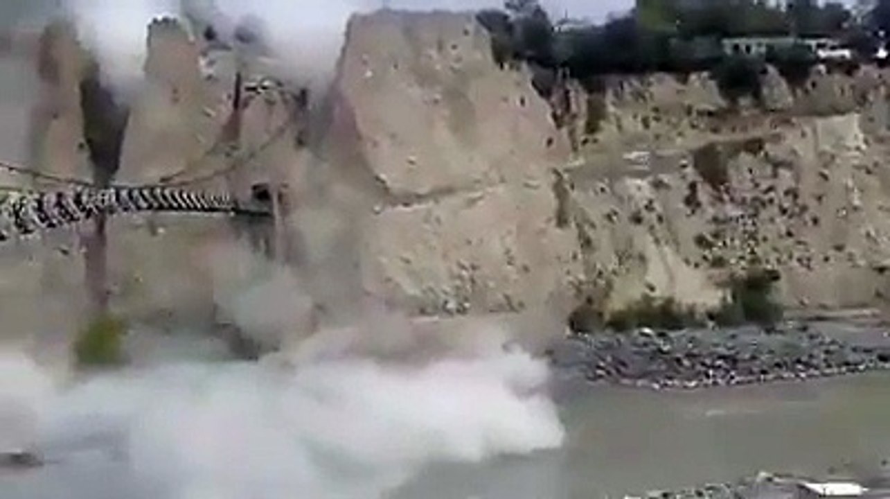Clear Video From Gilgit Danyore Old Bridge Is Shaking