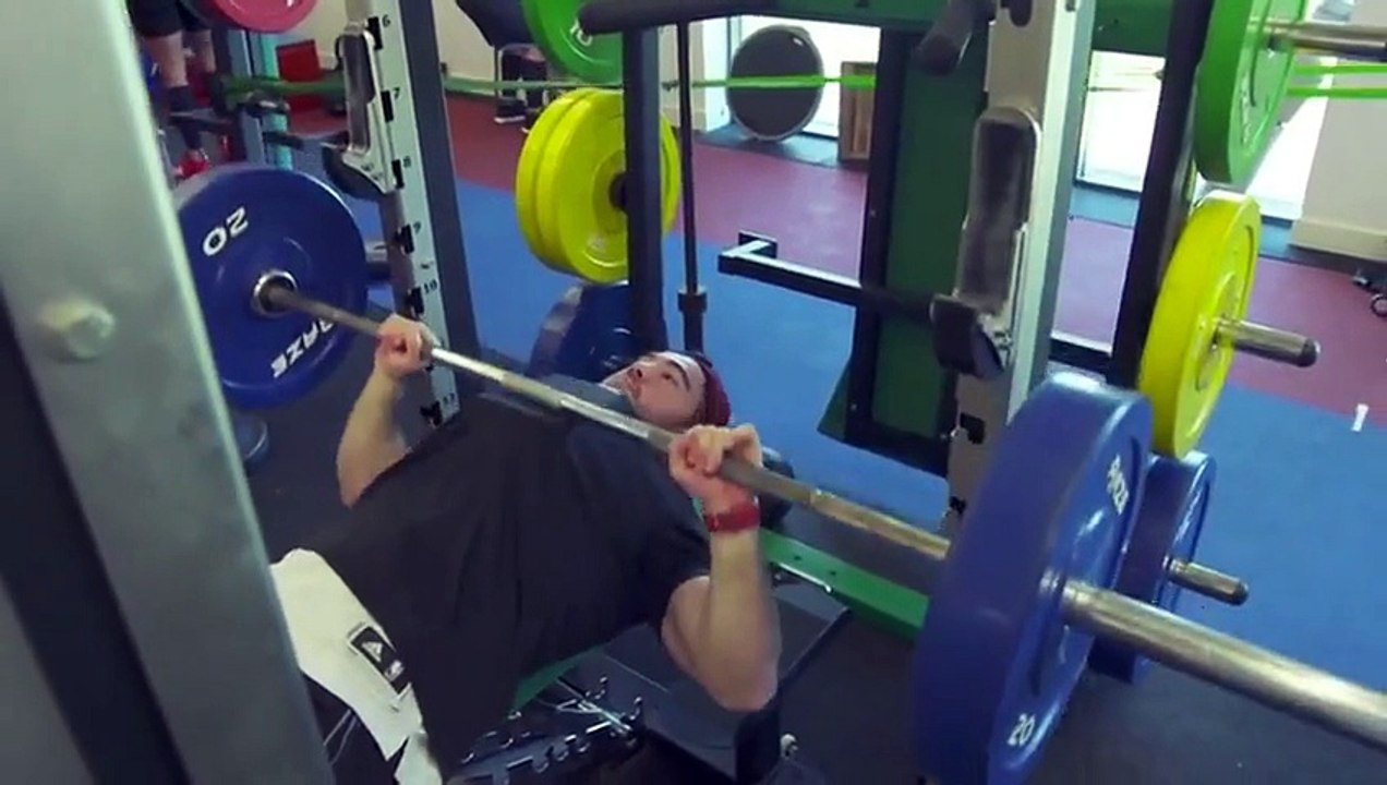 Buzz : Les All Blacks en séance de musculation ( The All Blacks hit the gym as they prepare for RWC final ) !
