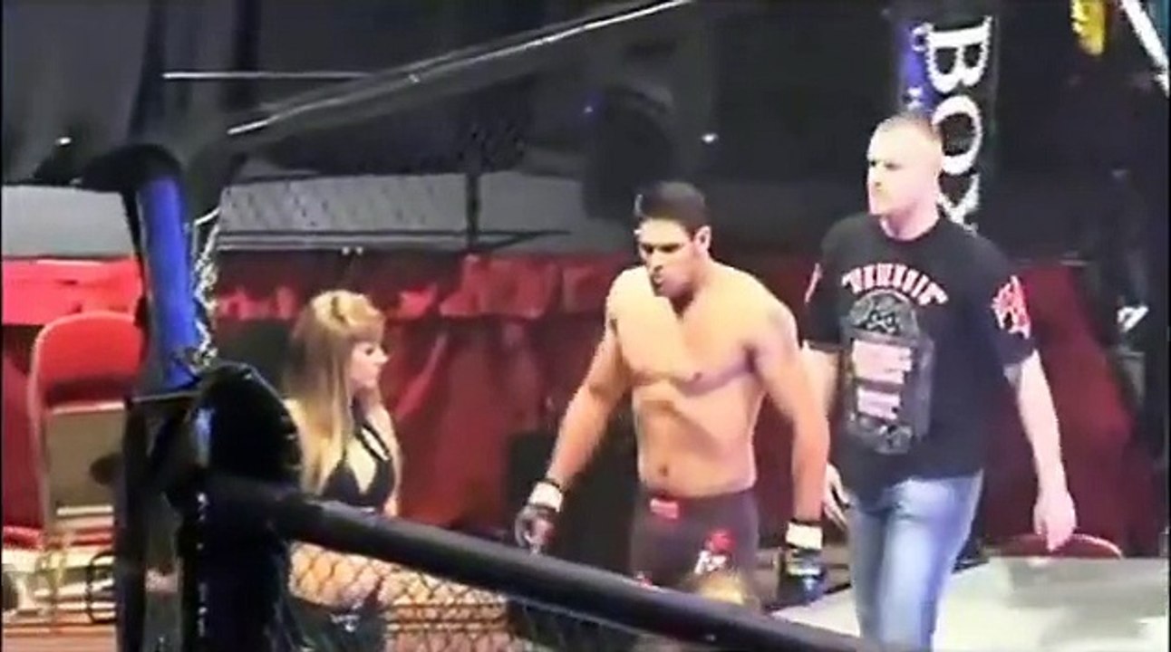 ملاكم مسلم يهزم ملاكم يهودي بسرعة الصاروخ