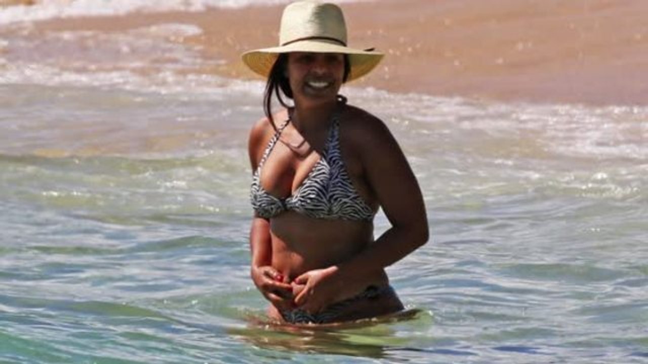 Sanaa Lathan Struts Bikini Bod in Hawaii