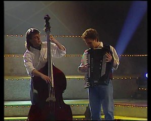 LOS SECRETOS - Ojos de gata (1.991) by moterodiablo