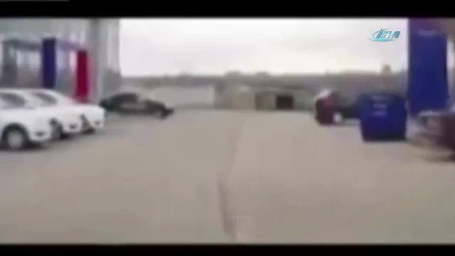 Kadın sürücü araç park etmeye kalkarsa
