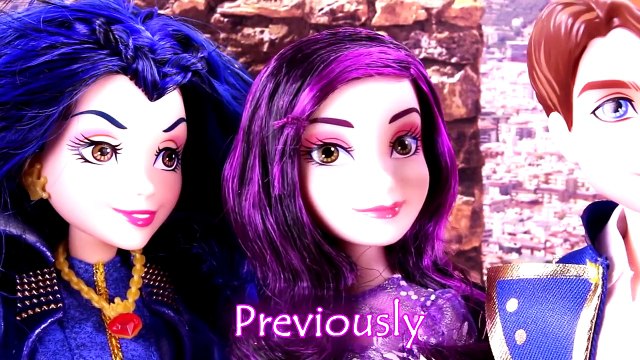 Descendants Mal & Ben Have Magic Spell Trouble! With Descendants Evie, Jay, Carlos & Froze