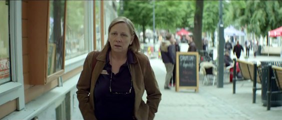 Kvinner i for store herreskjorter - trailer - på kino 6. mars