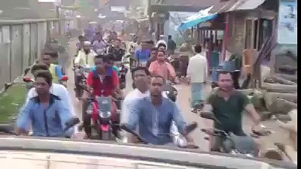রাস্তা ব্লক করে মটর-সাইকেল চালানোর উচিৎ শিক্ষা হয়েছে!!