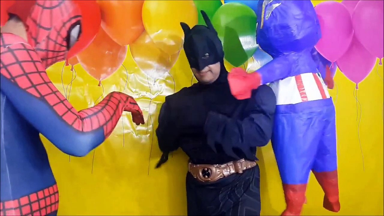 Spiderman vs Venom vs Batman vs Hulk - Superhero Battle - Death Match! Tropical Island Fig