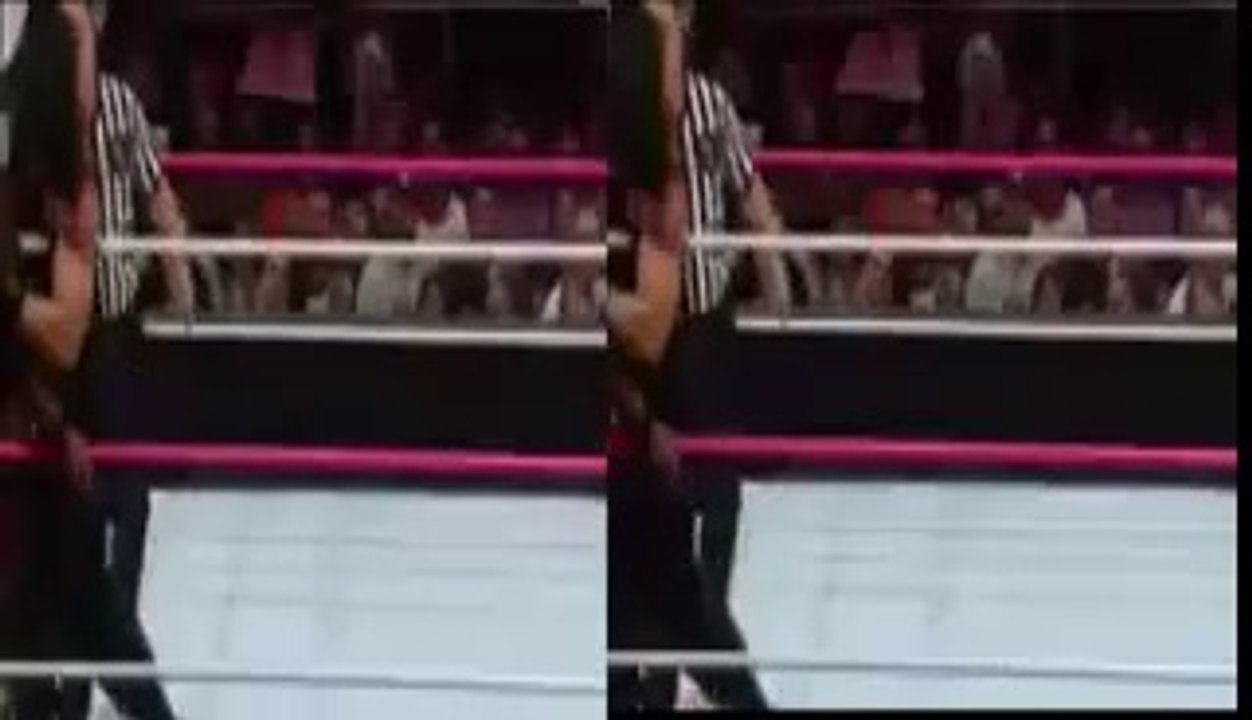 WWE Raw 26 october 2015-WWE Raw 26/10/2015 Romen Reings VS Kofi Kingston