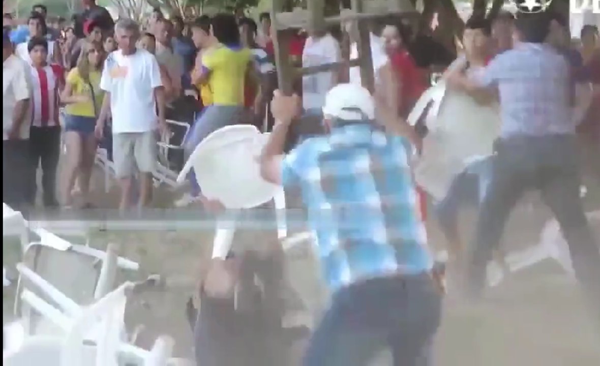 Soccer Match Ends in Brawl,WARNING / Tawuran fan bola Saling Lempar Kursi