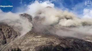 Landslide filmed in Pakistan moments after earthquake hit – video _ World news _ The Guardian