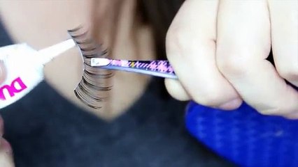How-to-put-on-FALSE-EYELASHES--in-60-seconds