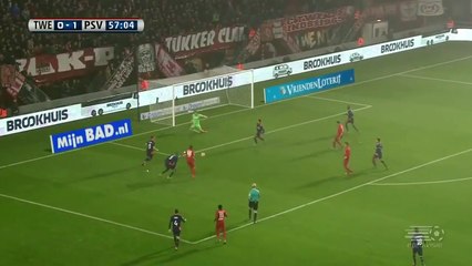 Il chute lourdement en voulant célébrer son but !