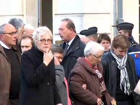 Puisseguin: Votre douleur est la nôtre , assure Hollande aux familles des victimes