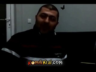 Elektirikli Süpürge İle Saç Toplayan Baba