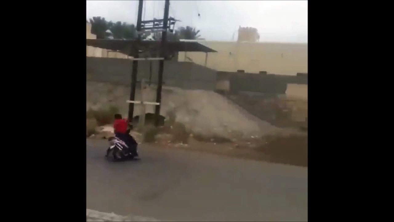 This moped driver is CRAZY!!!!!