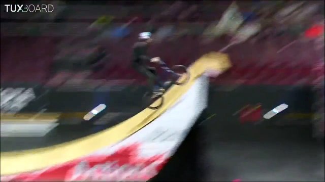 Premier Nothing Front Bike Flip de l'histoire en BMX